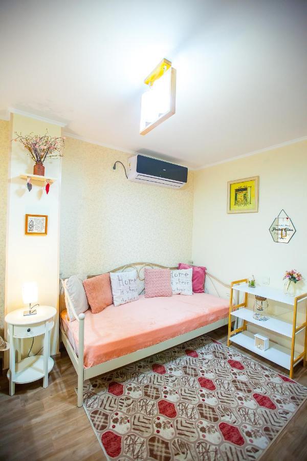 Apartments Beautiful Tbilisi On L.Meskhishvili Turn 1 Bagian luar foto