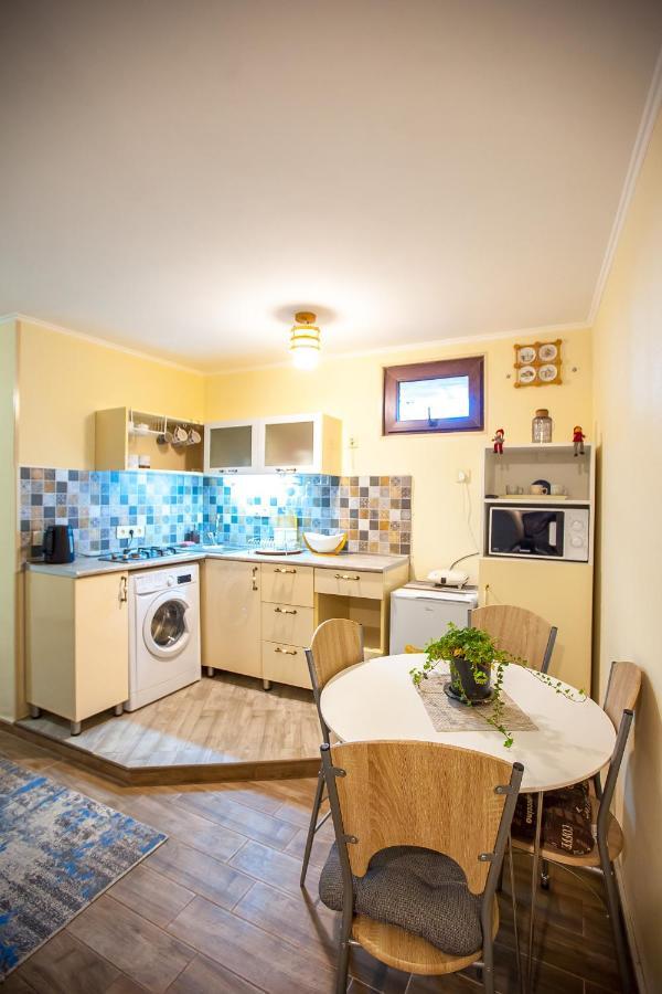 Apartments Beautiful Tbilisi On L.Meskhishvili Turn 1 Bagian luar foto